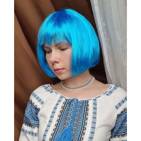 Блакитна перука каре